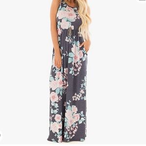 Maxi dress with pockets